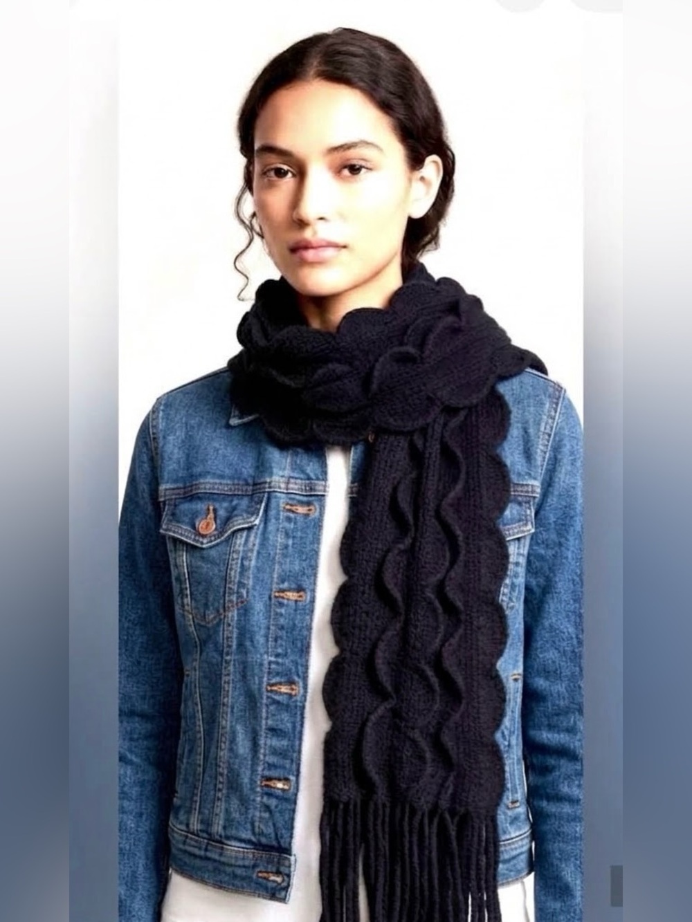 Fashionista Black scalloped knitted fringe scarf